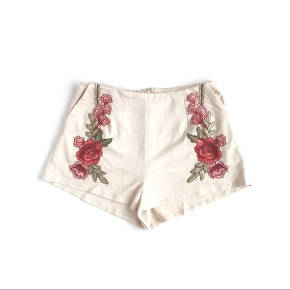 AKIRA Pants - "Melanie" Taupe Suede Embroidered Shorts, M